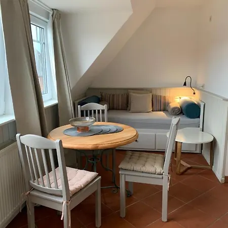 Huus Moevchen Apartment